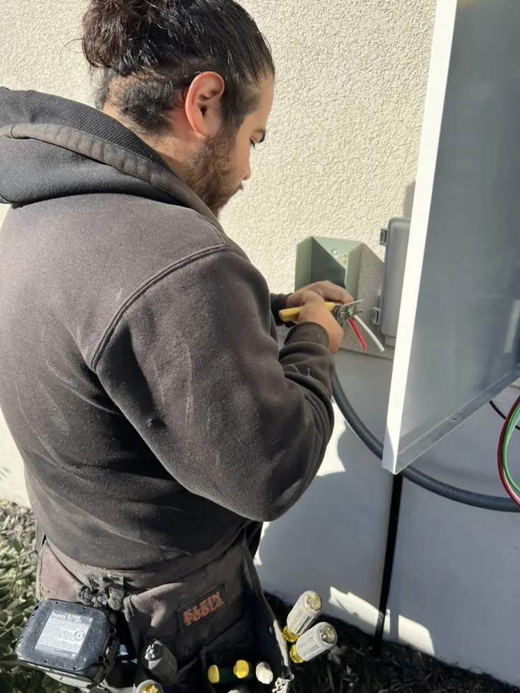 Emergency circuit breaker repair service in Spicewood, TX - Texas Platinum Electrical Services