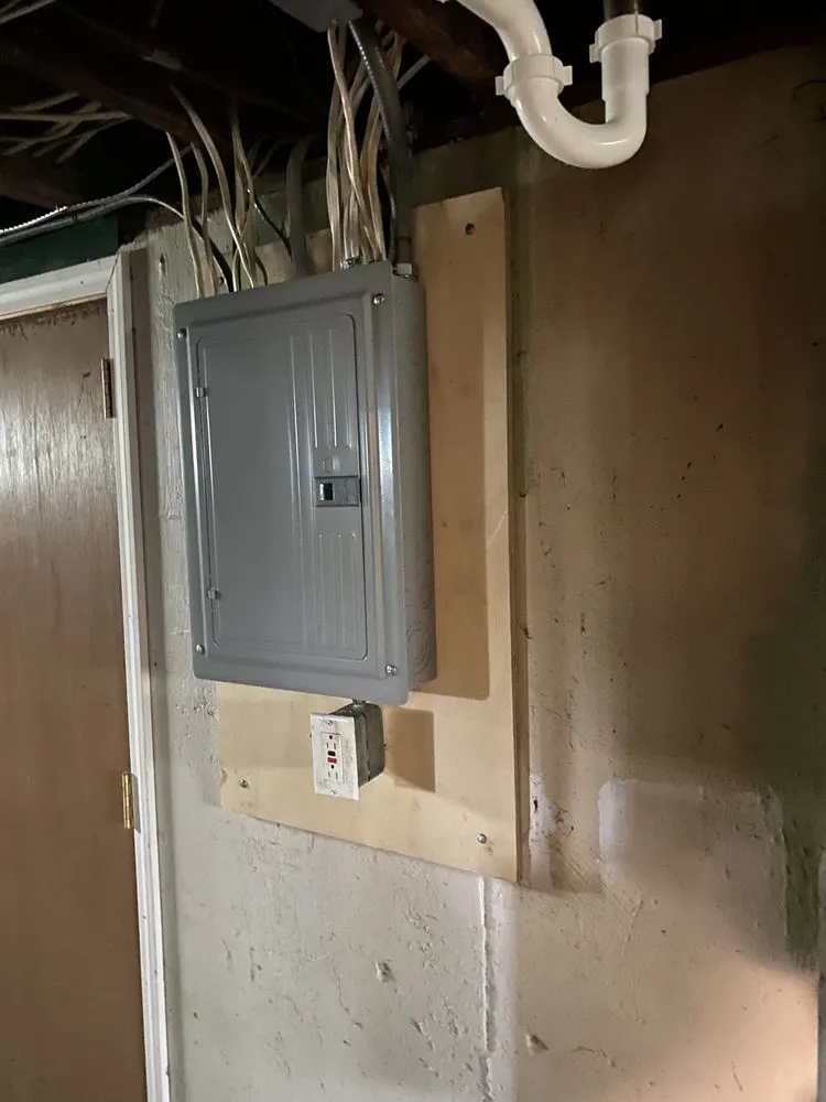 Expert electrician providing emergency electrical service in St. Louis, MO - Tez The Electrician