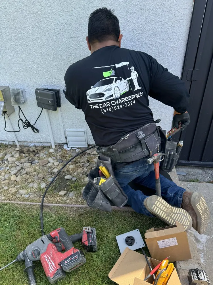 Emergency outlet and switch repair service in San Fernando Valley, CA - The Car Charger Guy