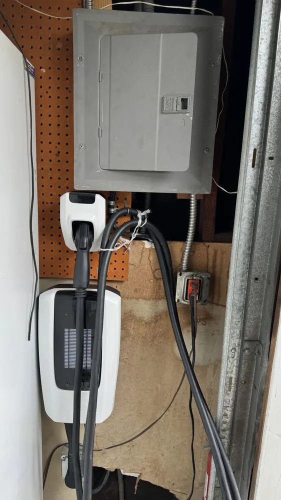 Licensed outlet and switch repair service in San Fernando Valley, CA - The Car Charger Guy