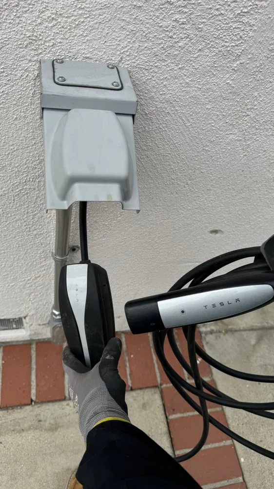Emergency lighting installation experts serving San Fernando Valley, CA - The Car Charger Guy