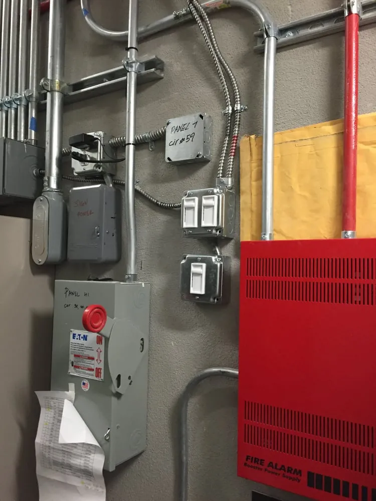 Reliable electrician providing emergency electrical service in , 