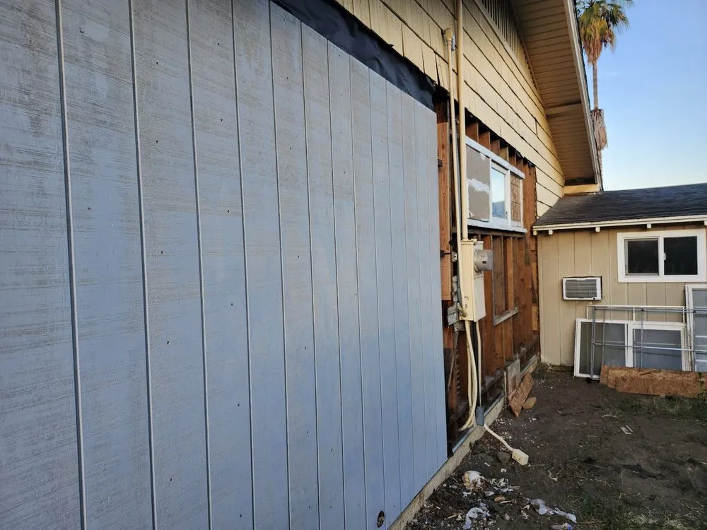 Slide of The Elegant Electrician