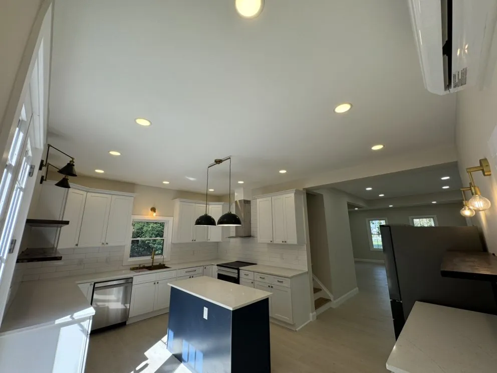 Slide of The Good Electrician