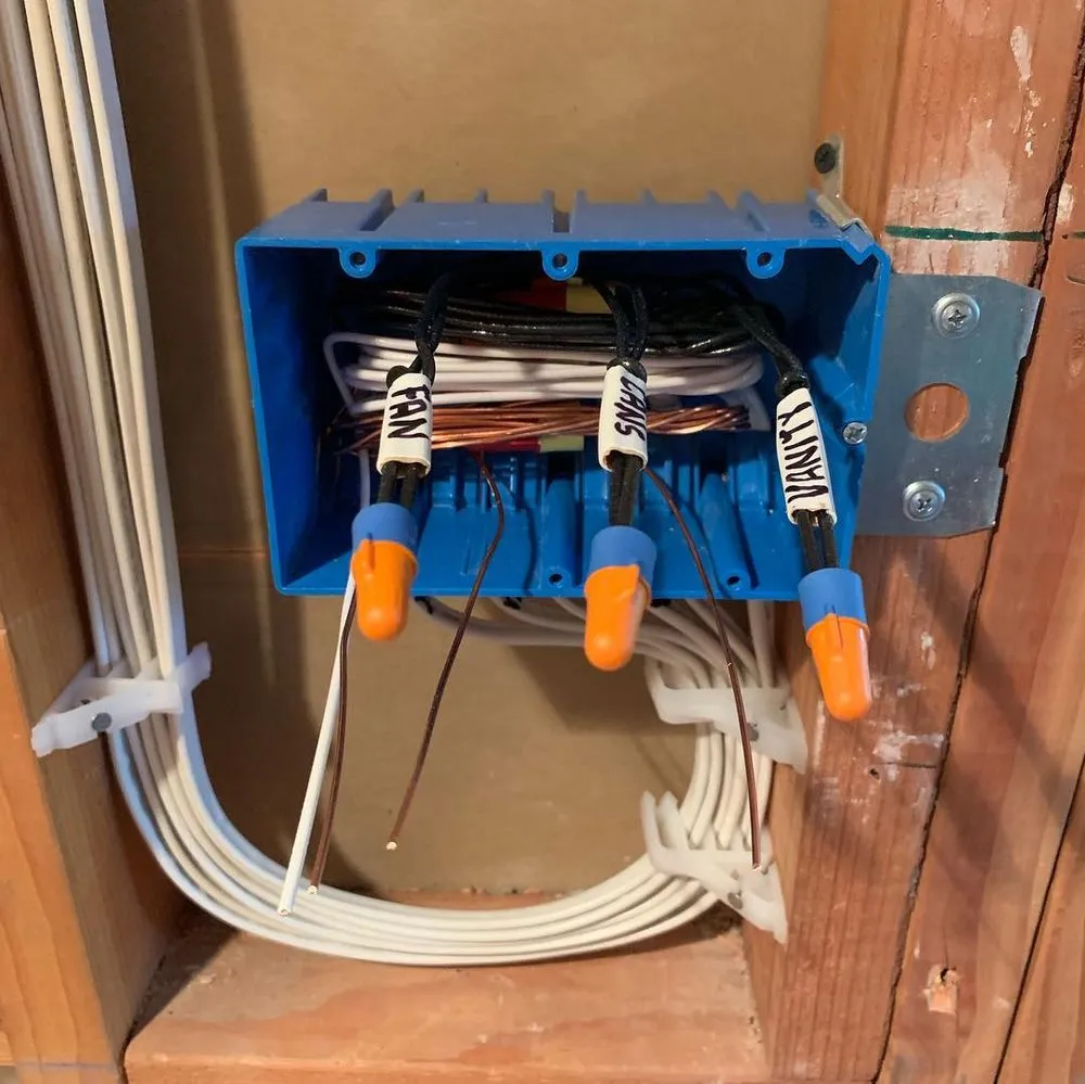 Slide of The Loop Emergency Electrician