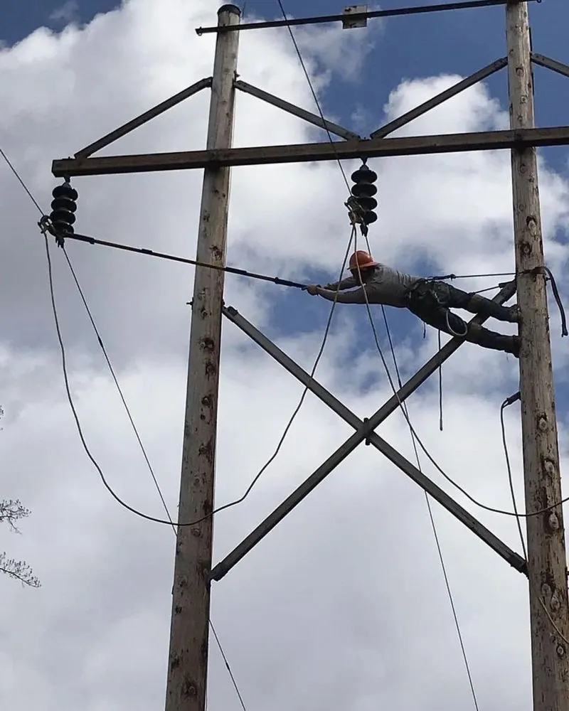 Slide of The Loop Emergency Electrician