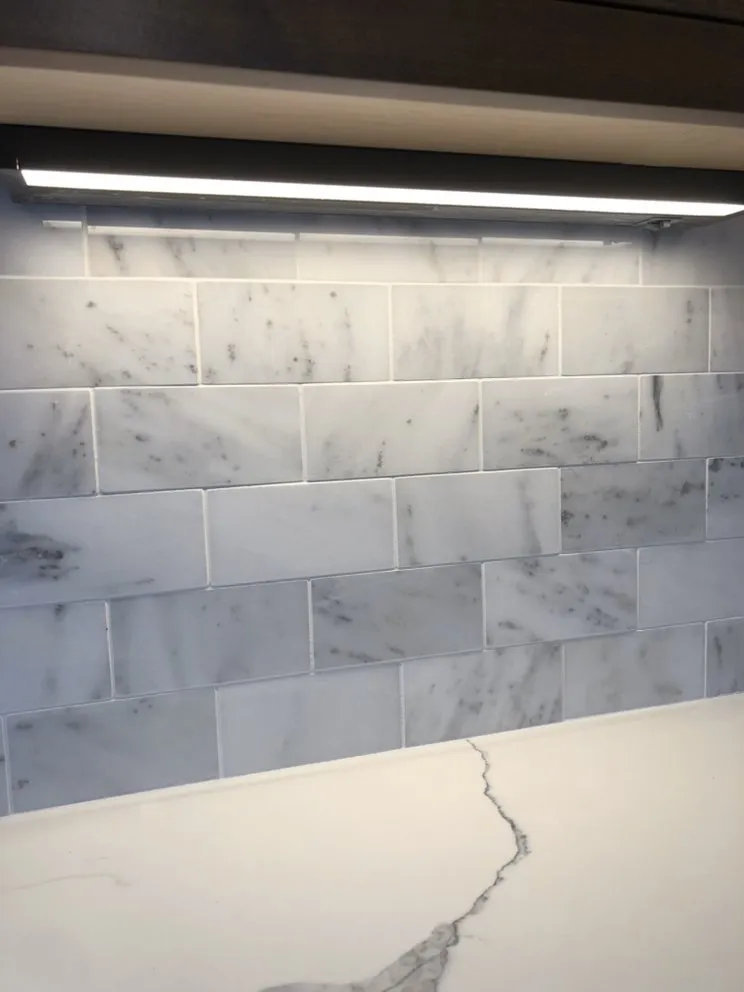 Expert electrician providing electrical repair in , 