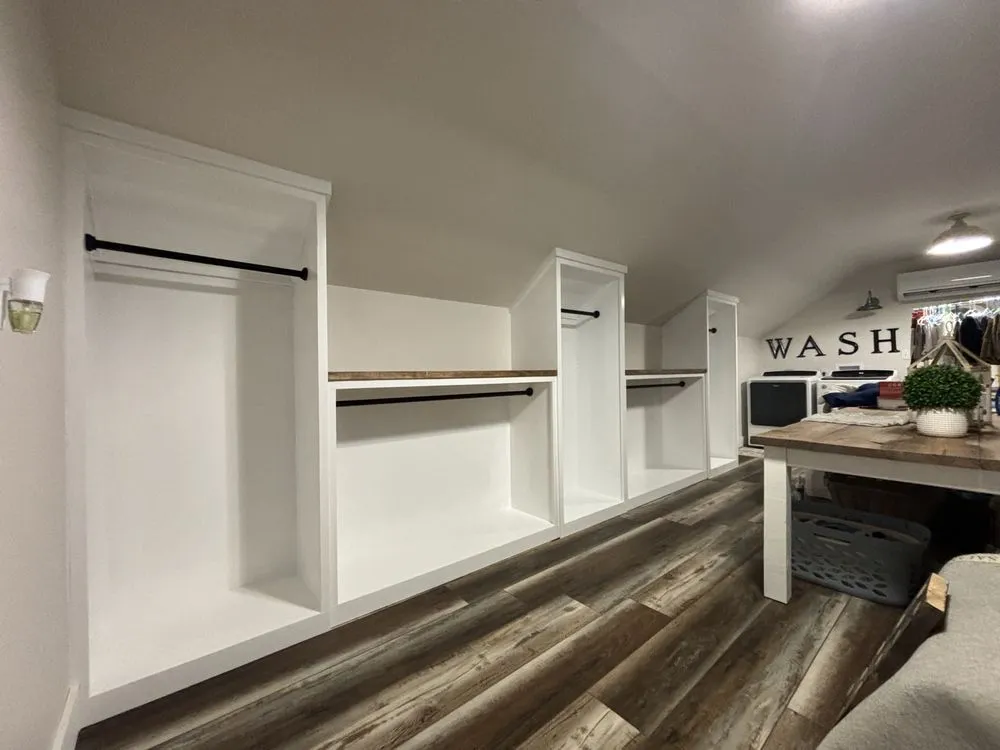 Slide of The Pretty Farmhouse Services