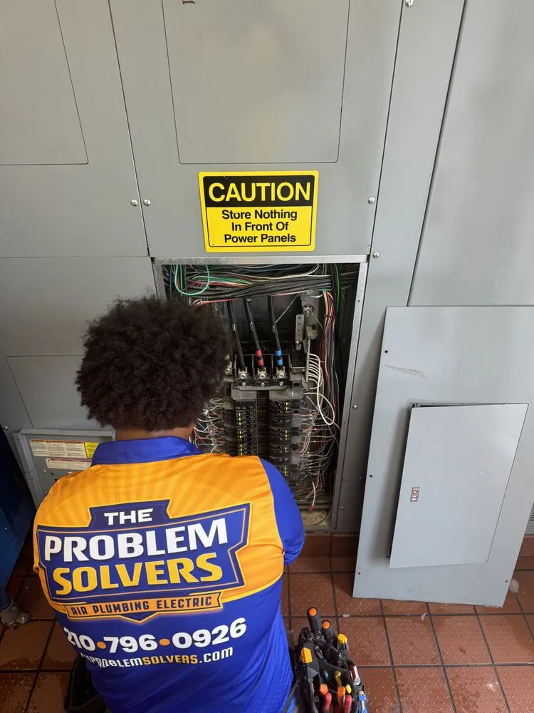 Affordable electrician providing emergency electrical service in , 