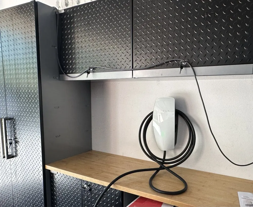 Licensed electrician providing electrical repair in ,