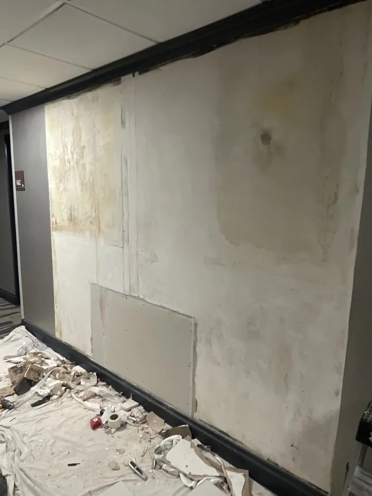 Licensed electrician providing emergency electrical service in ,