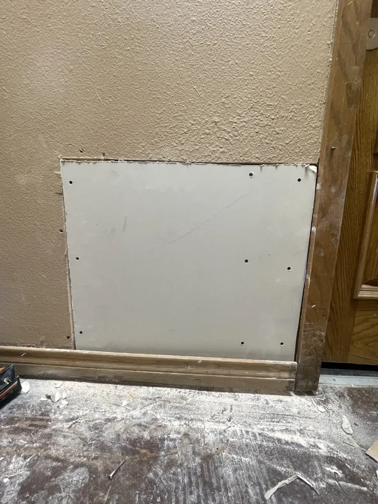 Licensed electrician providing emergency electrical service in ,