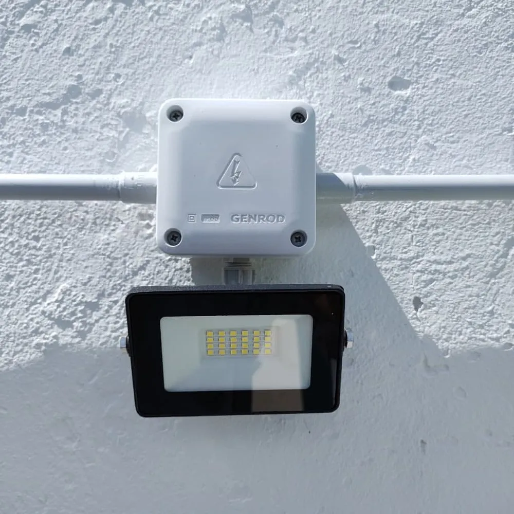 Slide of The Savvy Electrician