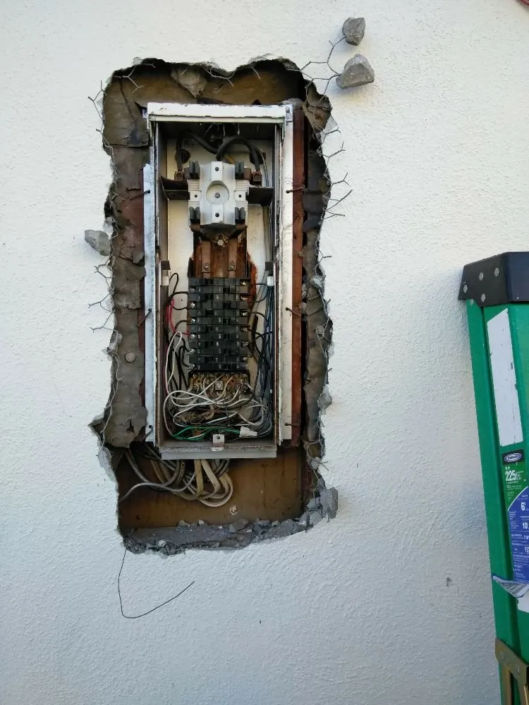 Slide of The Tri-County Handyman