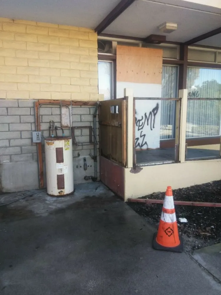 Slide of The Tri-County Handyman