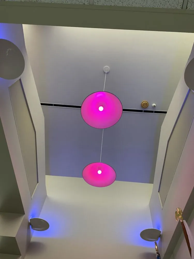 Certified electrician providing circuit breaker repair in , 