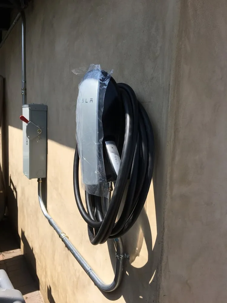 Trusted electrician providing lighting installation in , 