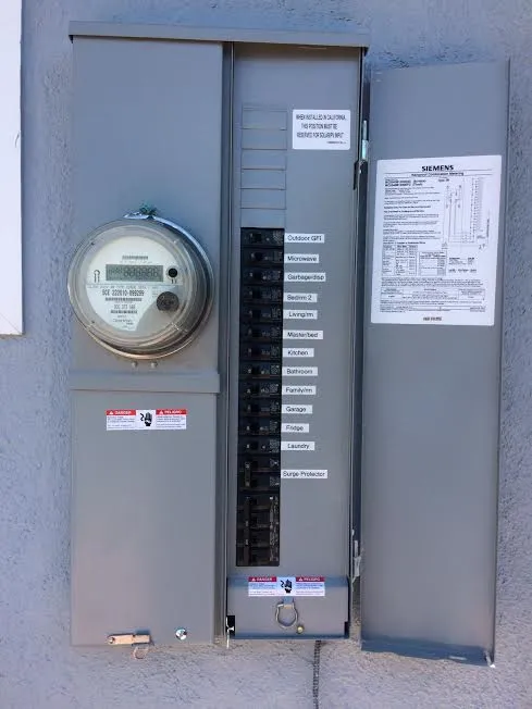 Emergency electrician providing emergency electrical service in , 