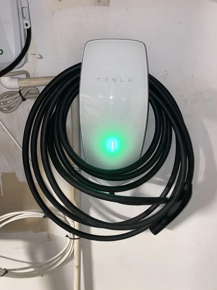 Slide of Thomas Electrical Contracting