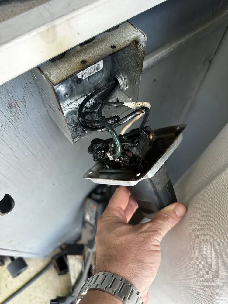 Slide of Thomas Electrical Contracting