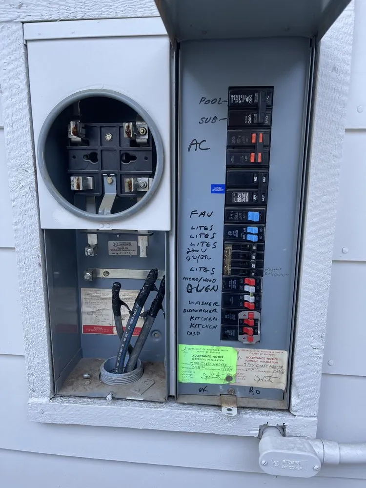 Slide of Thomas Electrical Contracting