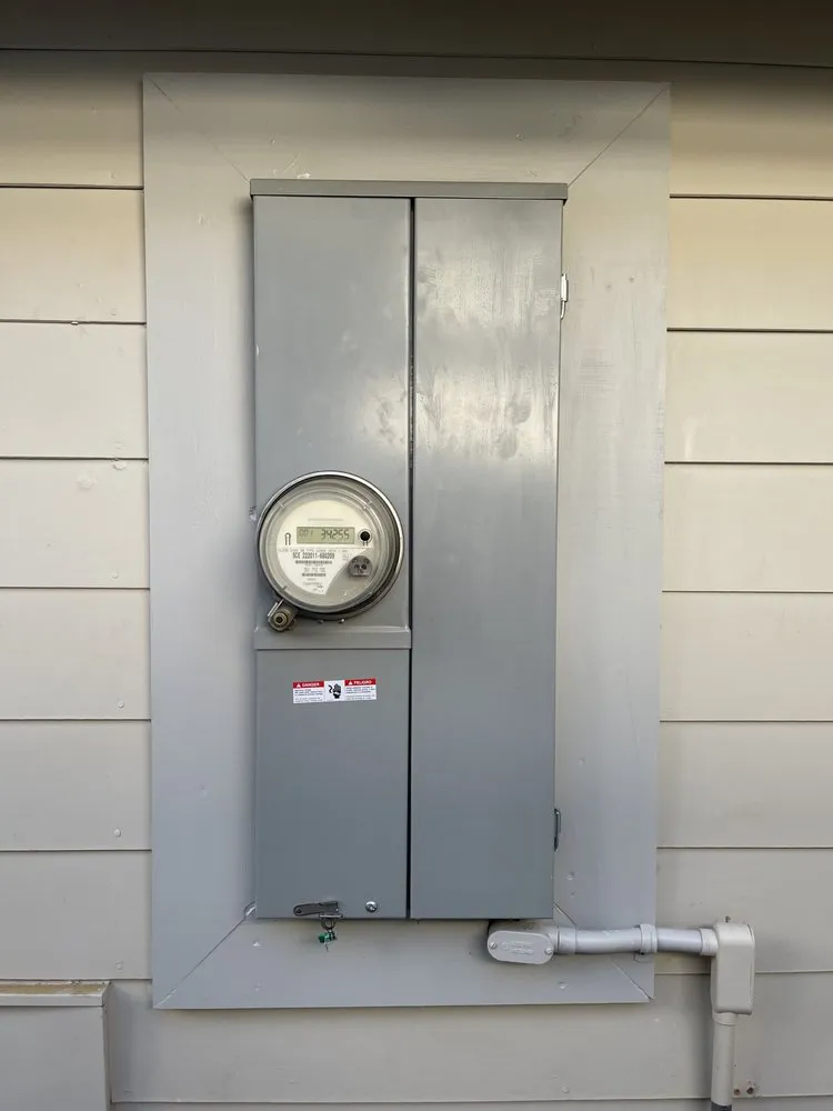 Slide of Thomas Electrical Contracting