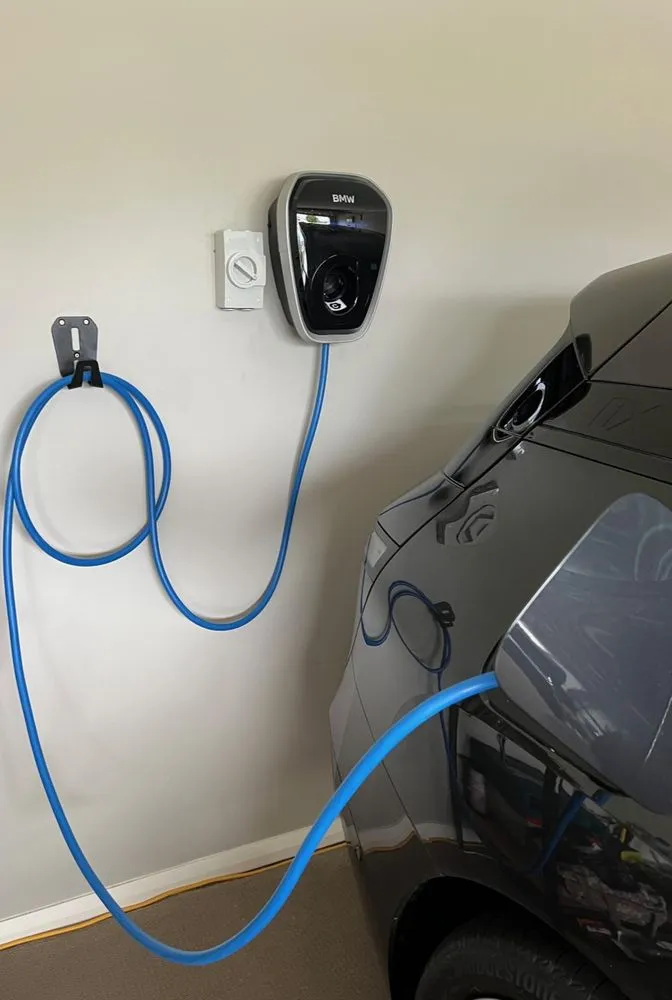 Slide of Thomas Electrical Service