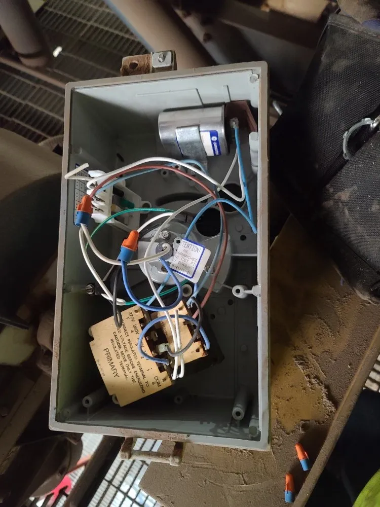 Emergency electrical service for homes in circuit breaker repair,  by 