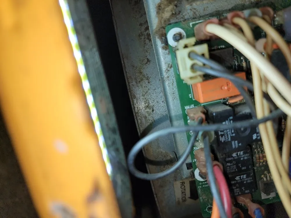 Professional electrician providing electrical repair in , 