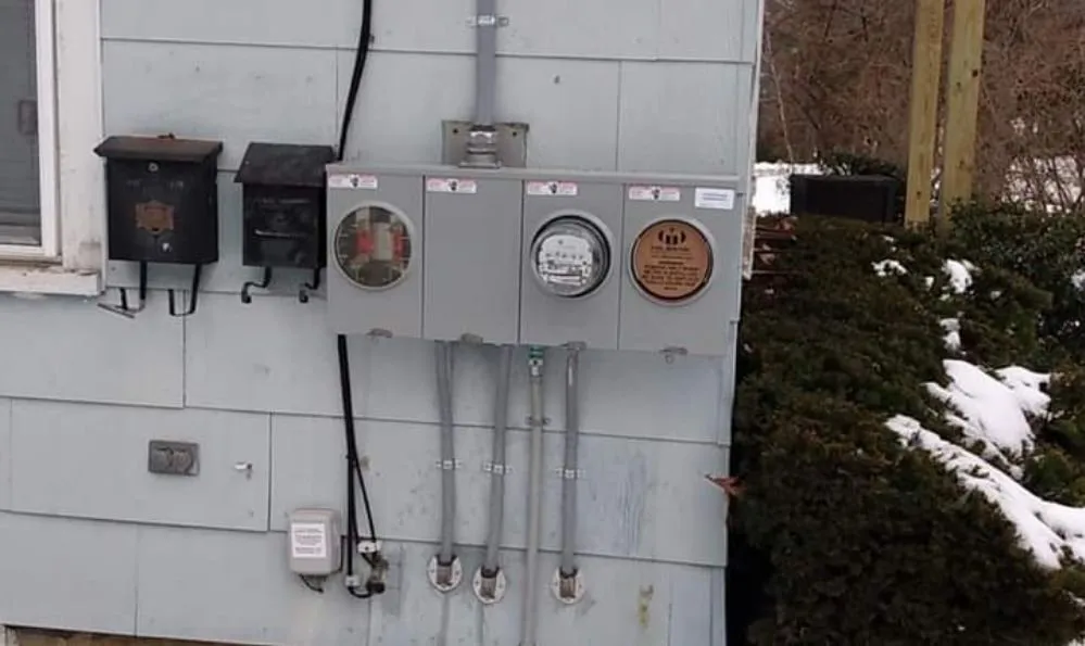 Slide of Thomas Montville Electrician