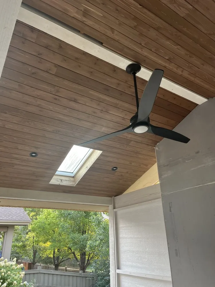 Slide of Three Crowns Electric