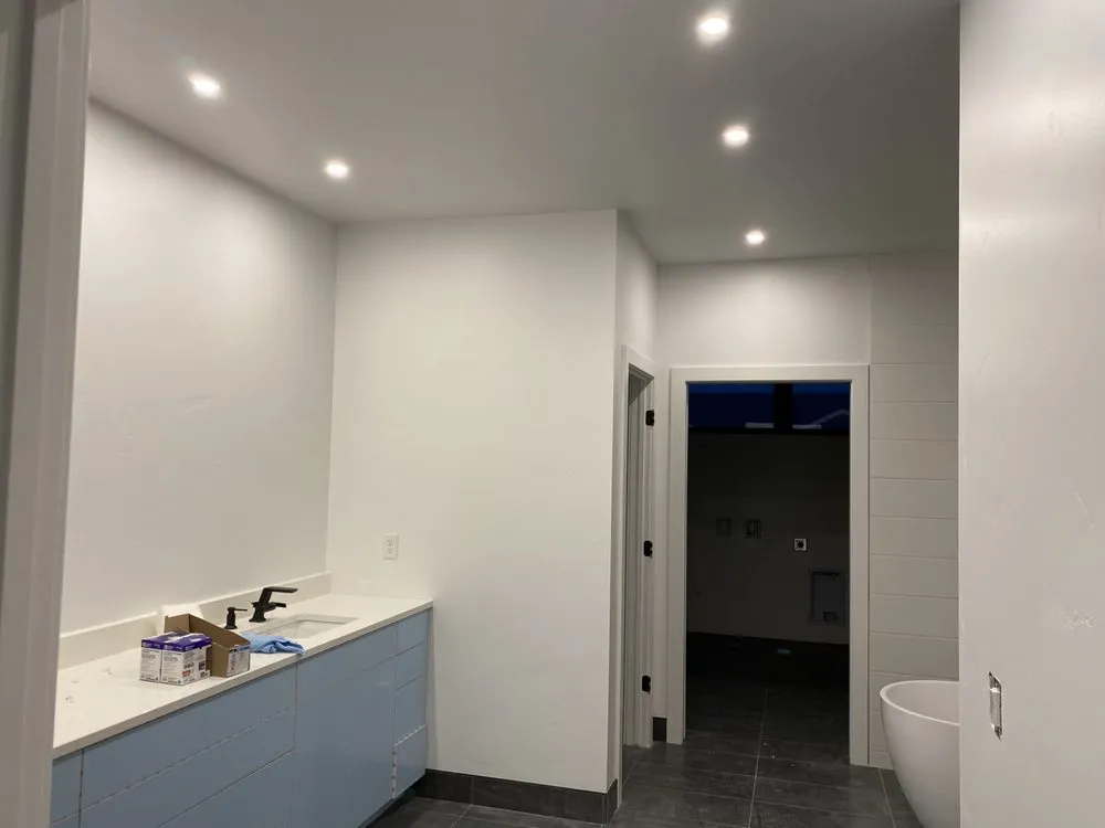 Slide of Three Crowns Electric