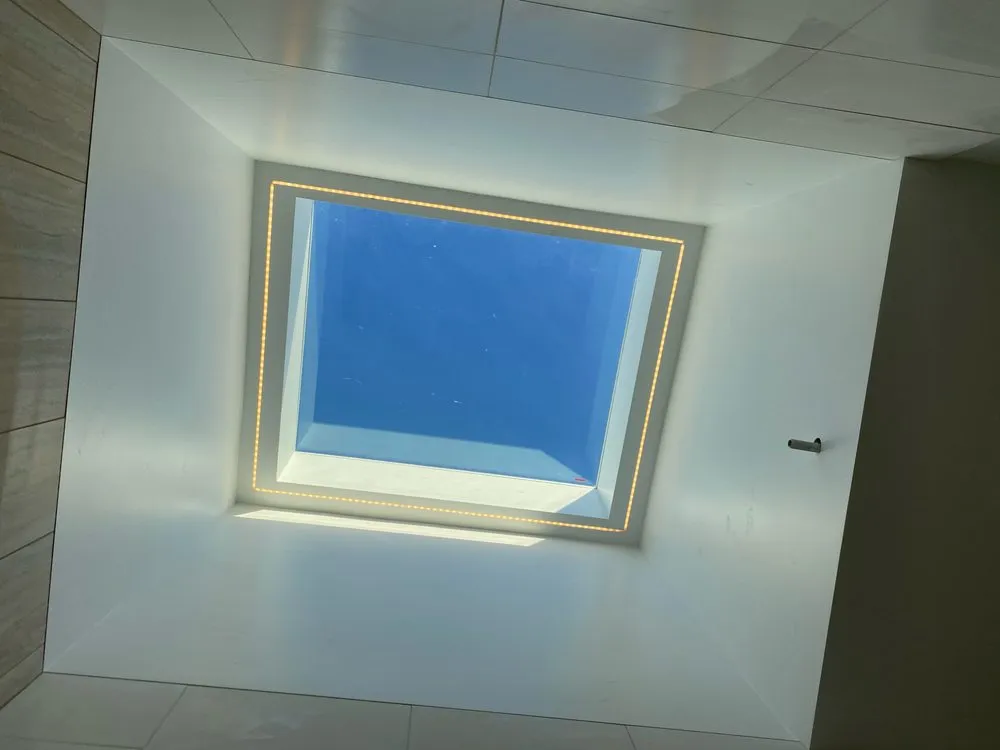 Slide of Three Crowns Electric