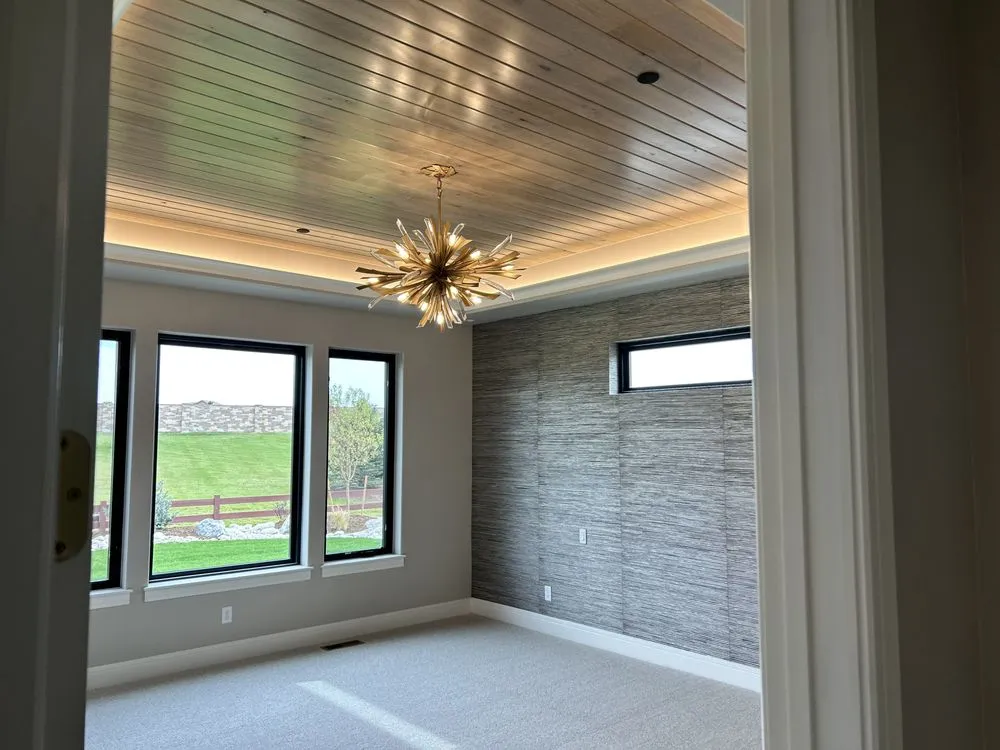 Slide of Three Crowns Electric