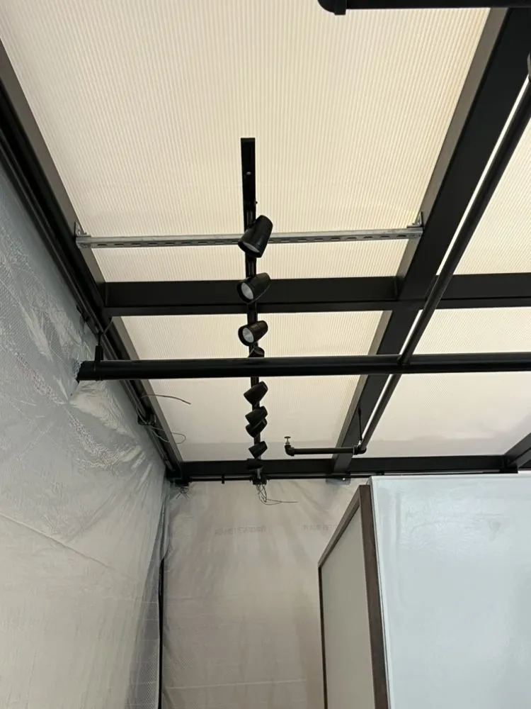 Slide of Three Kings Electric