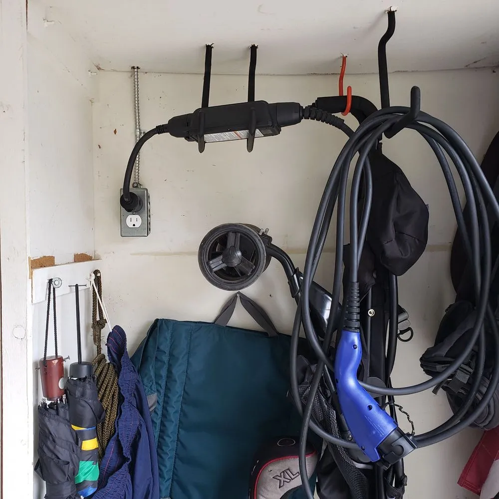 Slide of THRONE ELECTRIC