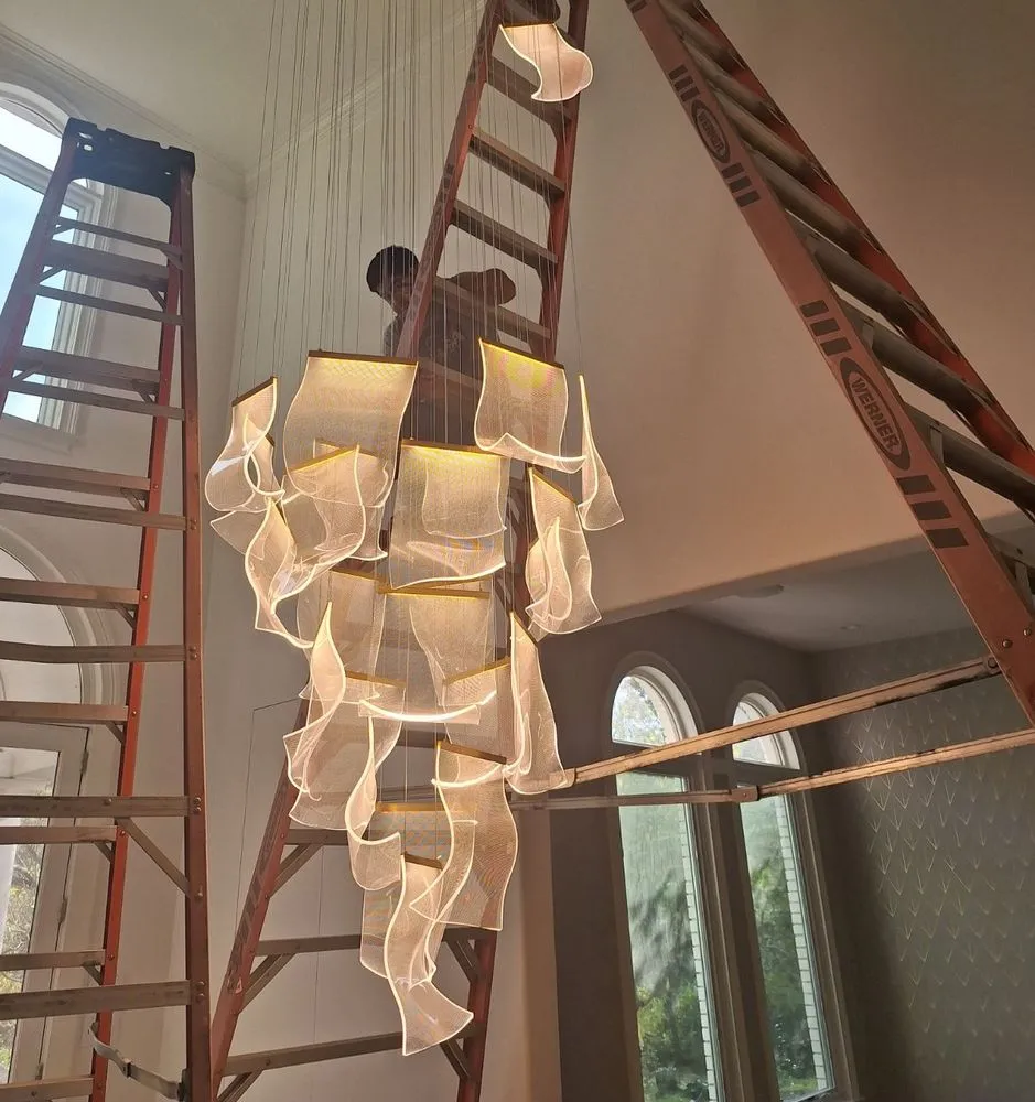 Expert electrician providing electrical repair in , 