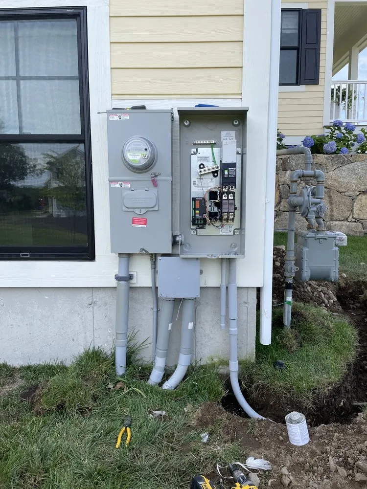 Slide of Thuong Ho Electrician