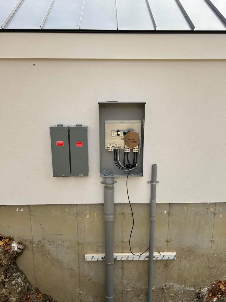 Slide of Thuong Ho Electrician