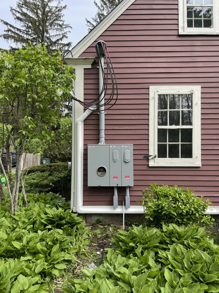 Slide of Thuong Ho Electrician