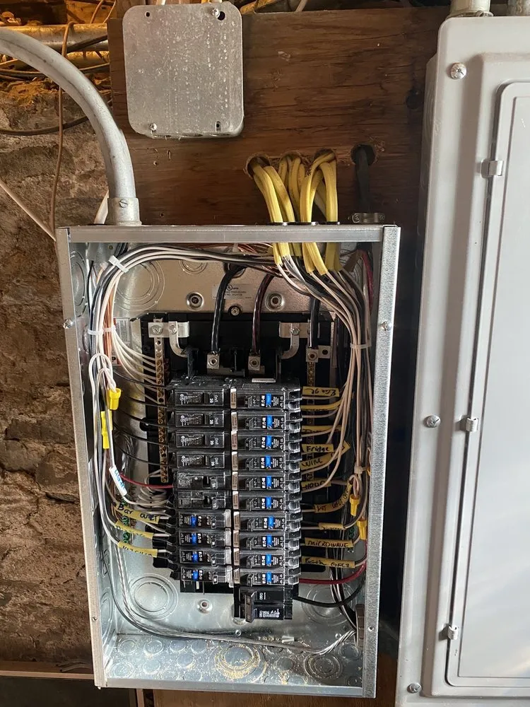 Slide of Thuong Ho Electrician