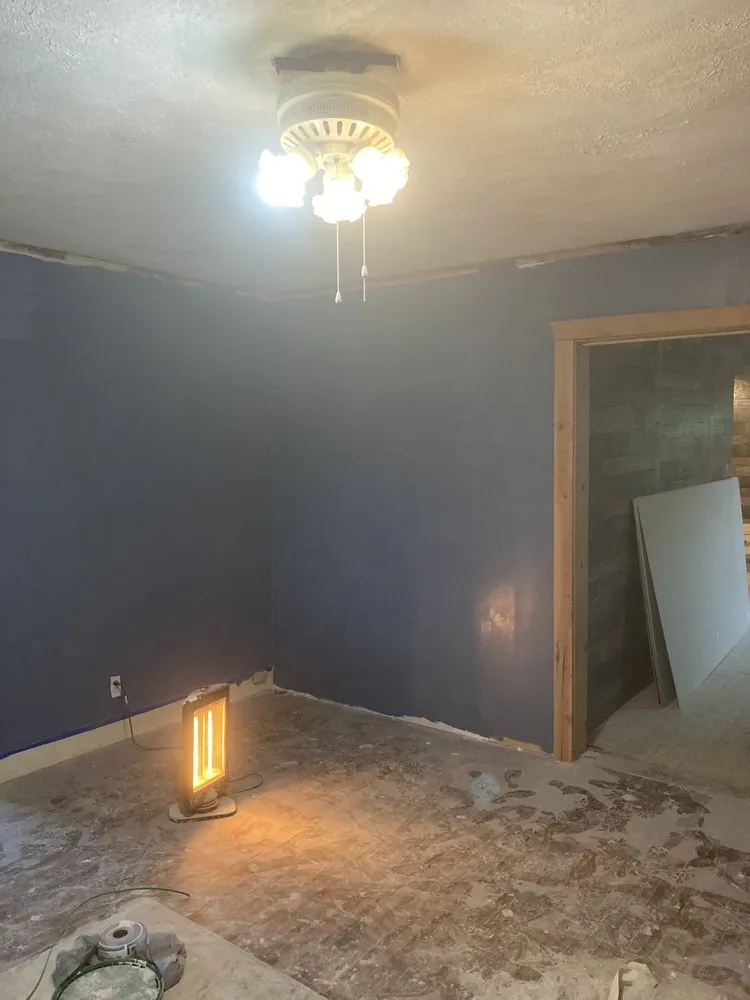 Certified electrician providing electrical repair in , 