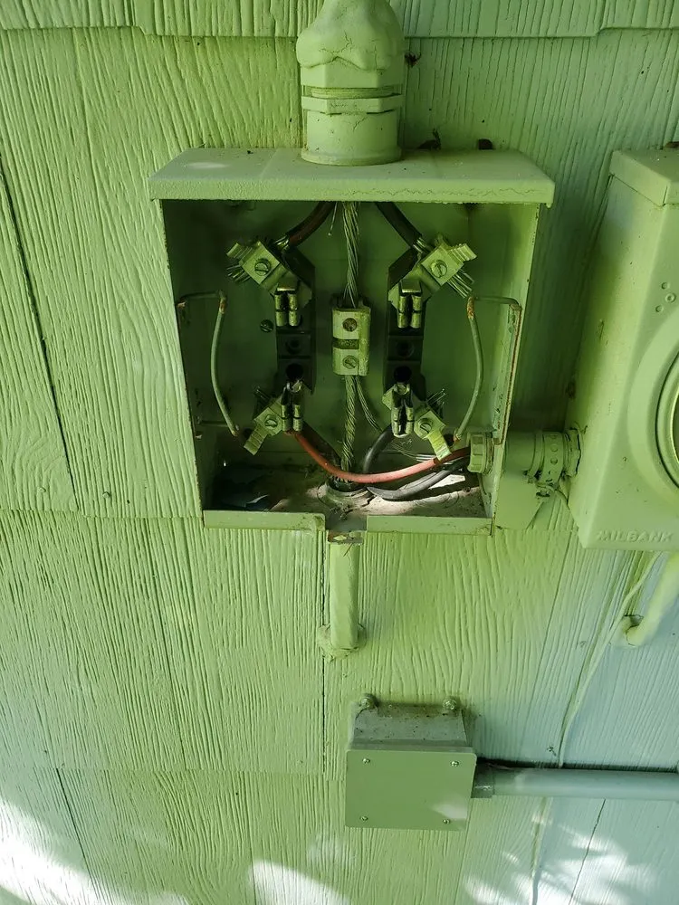 Licensed electrician providing lighting installation in , 