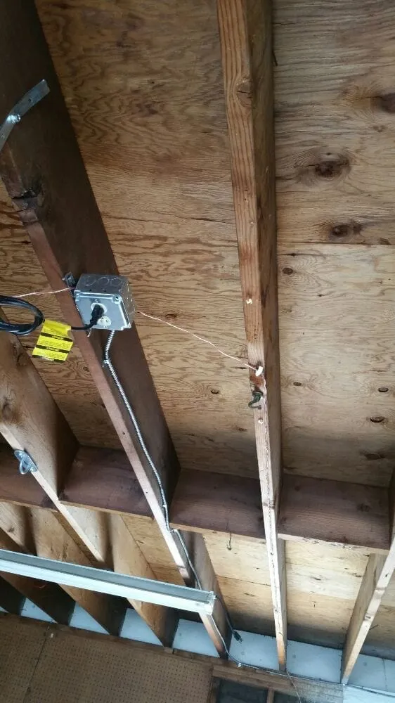 Trusted electrician providing electrical repair in , 