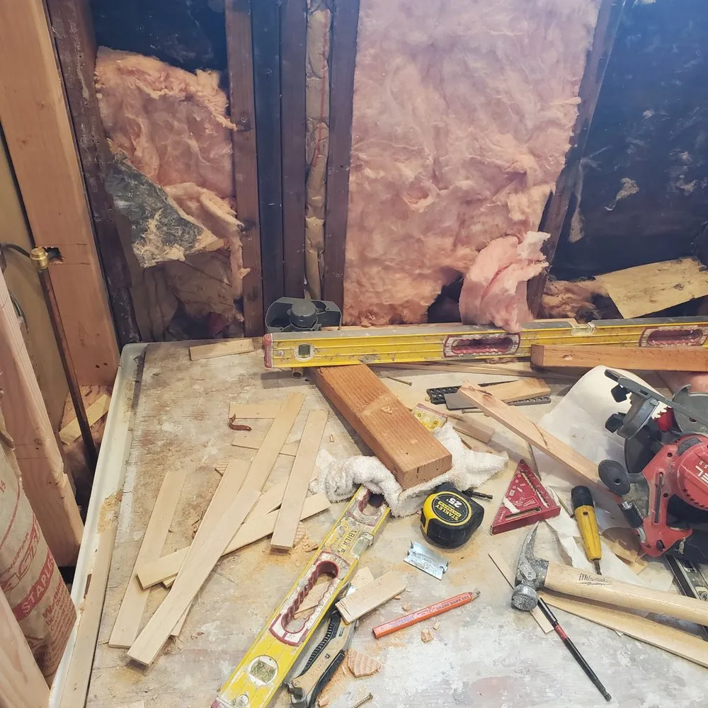 Certified electrician providing lighting installation in , 