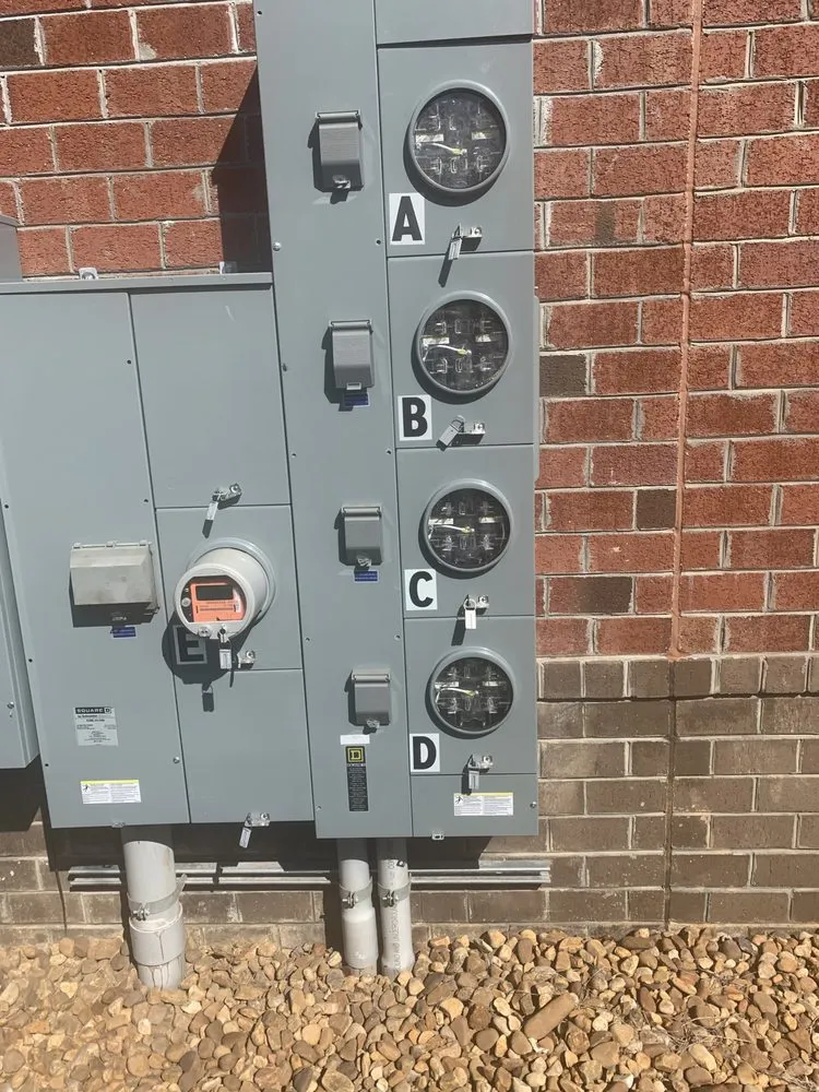 Licensed electrical service for homes in lighting installation,  by 