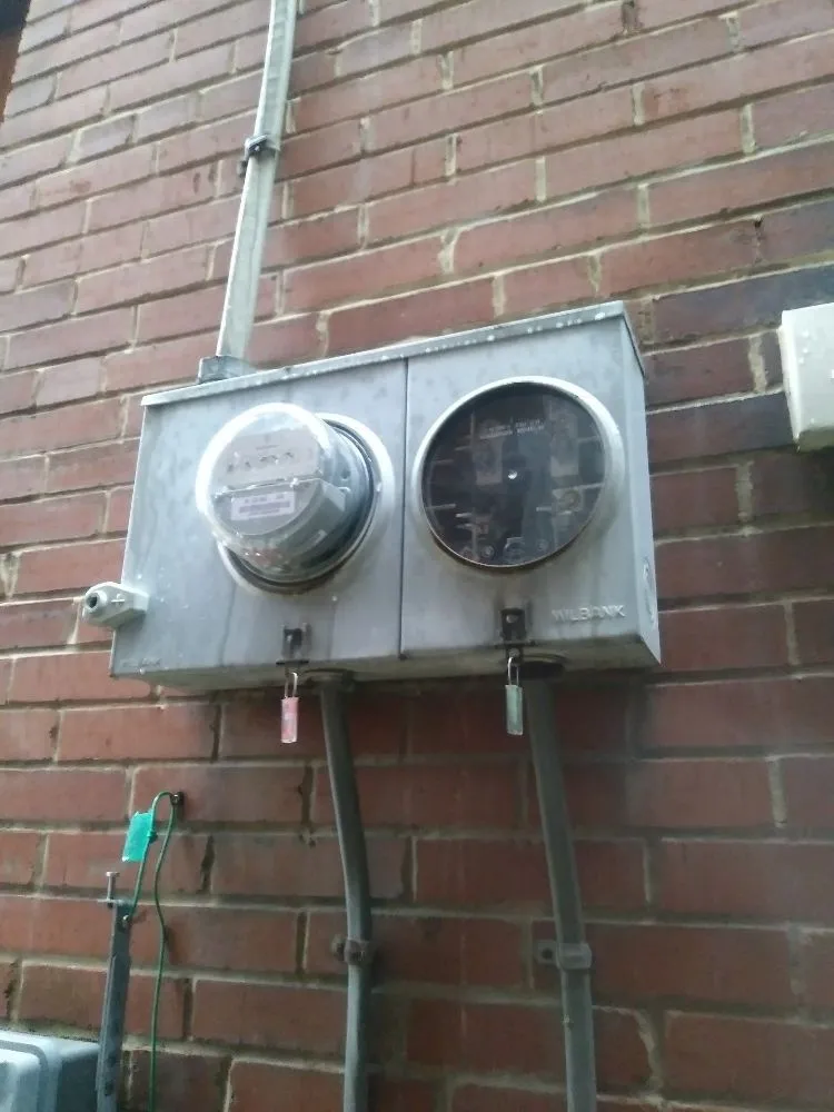 Expert electrician providing circuit breaker repair in St Louis, MO - Tjs Home & Electrical Repair