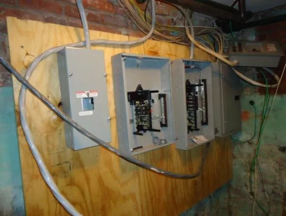 Licensed circuit breaker repair experts serving Walcott, ND - TK Electric
