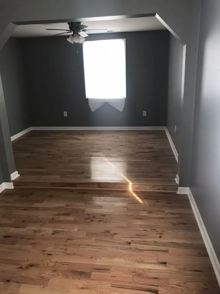 Certified electrician providing circuit breaker repair in , 