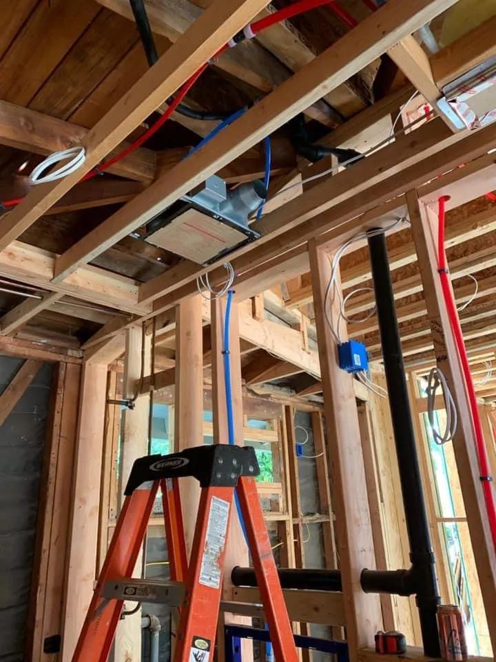 Emergency electrician providing emergency electrical service in , 